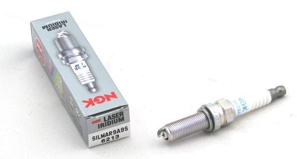 Bujía De Iridio NGK SILMAR9A9S Para Honda CRF 450 2009-2021 | Original De Japón